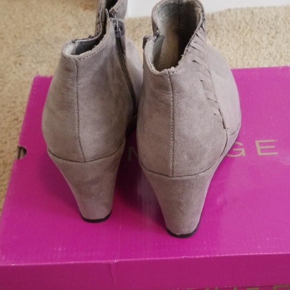 Boots - Picture 3 of 4